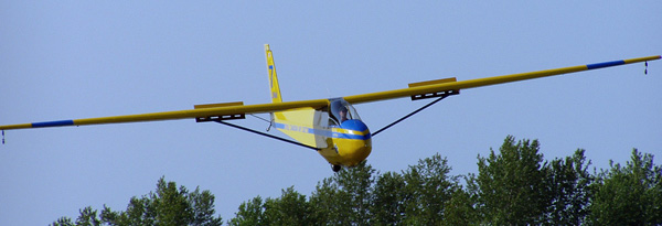 One of Manitoba's Air Cadet gliders
     on final approach at Gimli airport